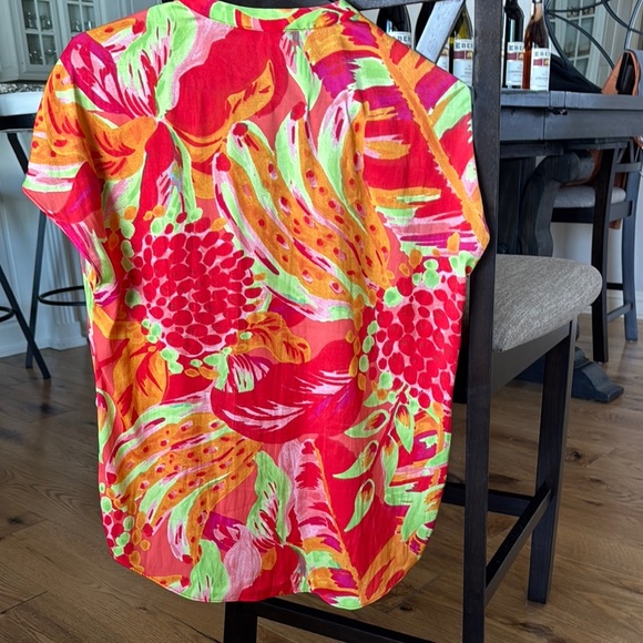 Cupcakes & Cashmere Red Graphic Mandarin Collar Blouse - Picture 4 of 4